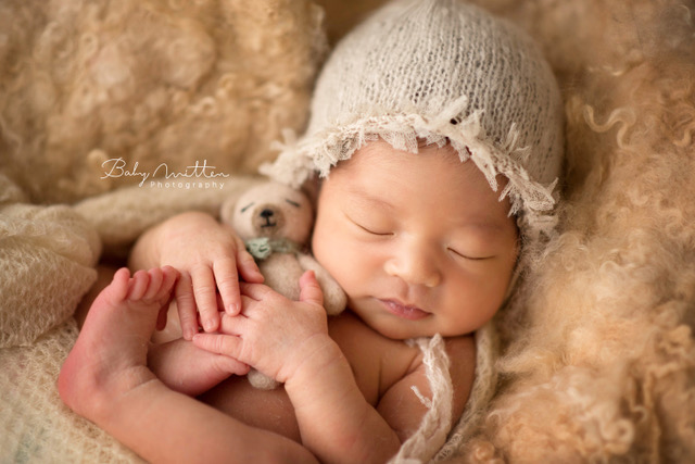 Baby Mitten Photography